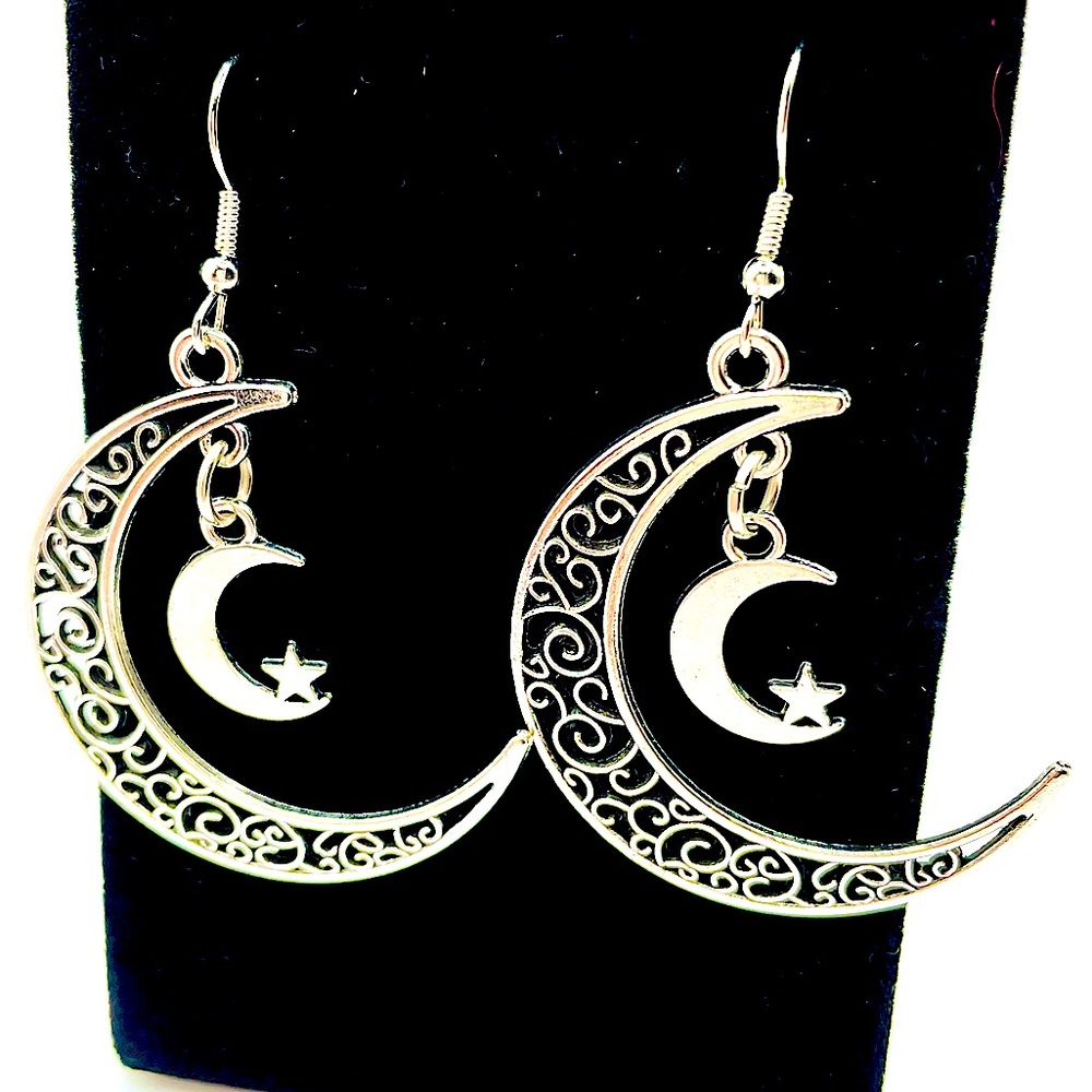 Elegant Silver Crescent Moon Earrings